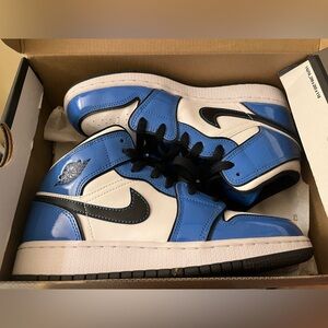 Jordan Air Mid SE (GS) in Blue, Black, and White